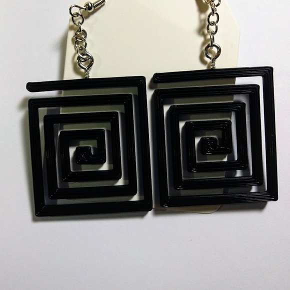 Brand New Geometric Earrings - Picture 4 of 4